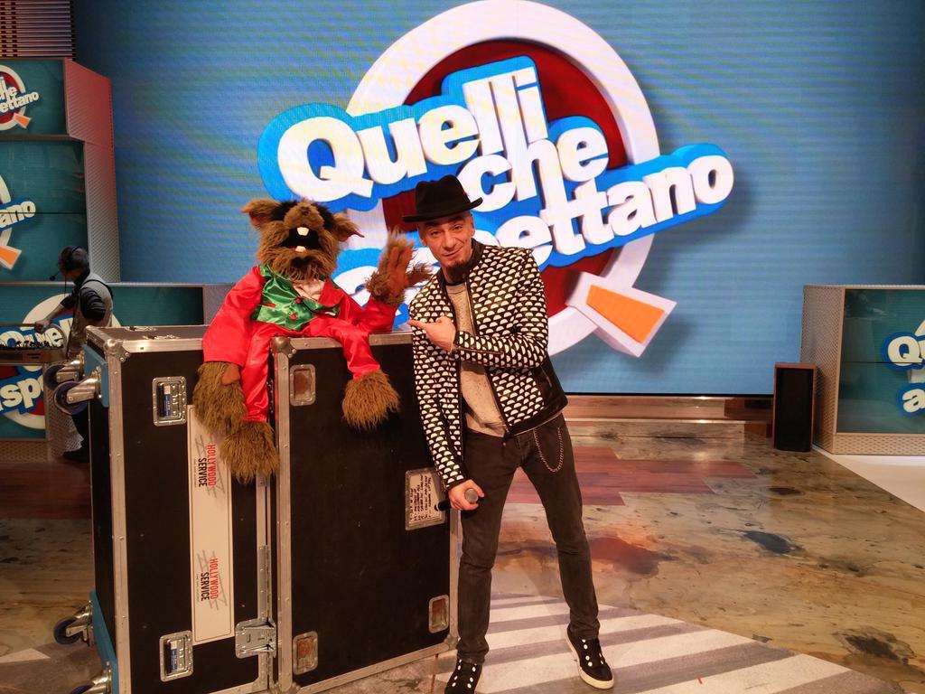 sorci_verdi's tweet photo. .@jaxofficial sarà con Ascia a .@quelliche_rai2 OGGI! #SorciVerdi #SoItalian #Sosexy #SoPerversi http://t.co/vPqiAJTLSi