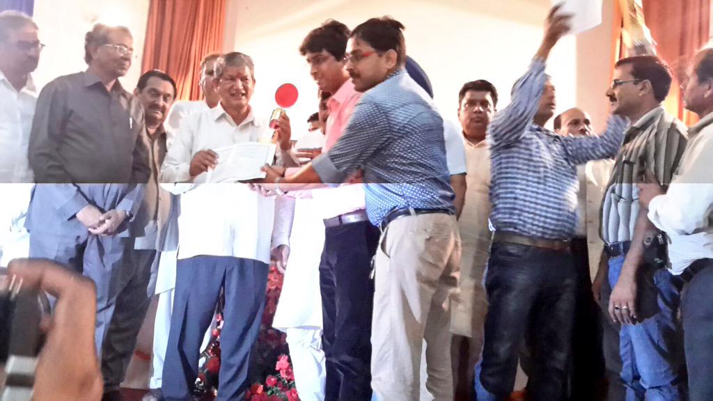 Ananya Seeds won First Prize at Pantnagar Kisan Mela 1-4Oct 2015. CM Sh Harish Rawat gave away the award to company