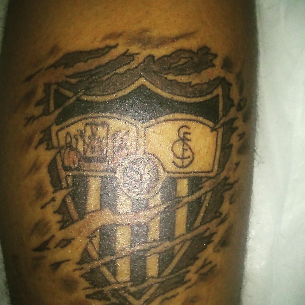 govestattoo's tweet photo. Escudo del Sevilla en el gemelo http://t.co/ey9CNIjwvz
