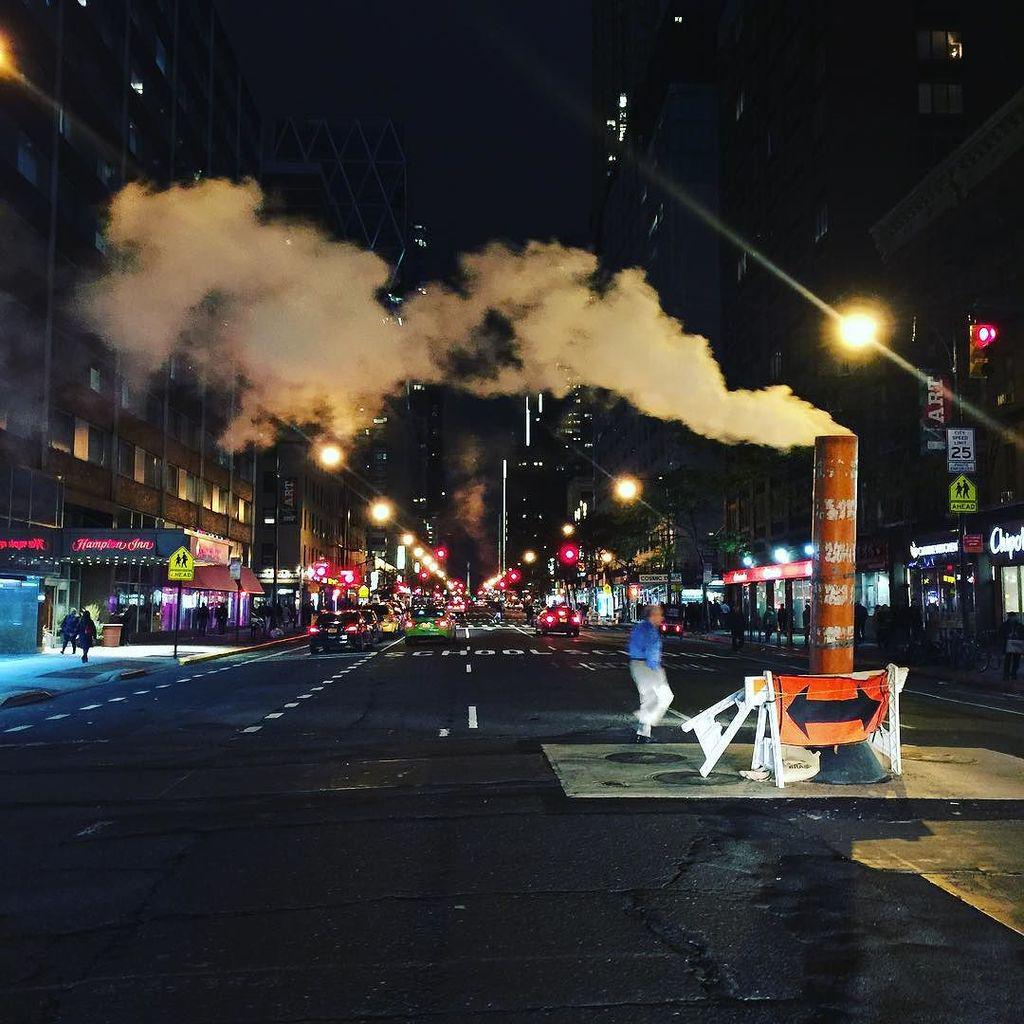 SelfieMIR's tweet photo. It's chilly in NYC already. #NYC #newyork #fall #chilly #city #bigapple #nightpic http://t.co/OQj3RAMJqY http://t.co/a49GtkPzKd