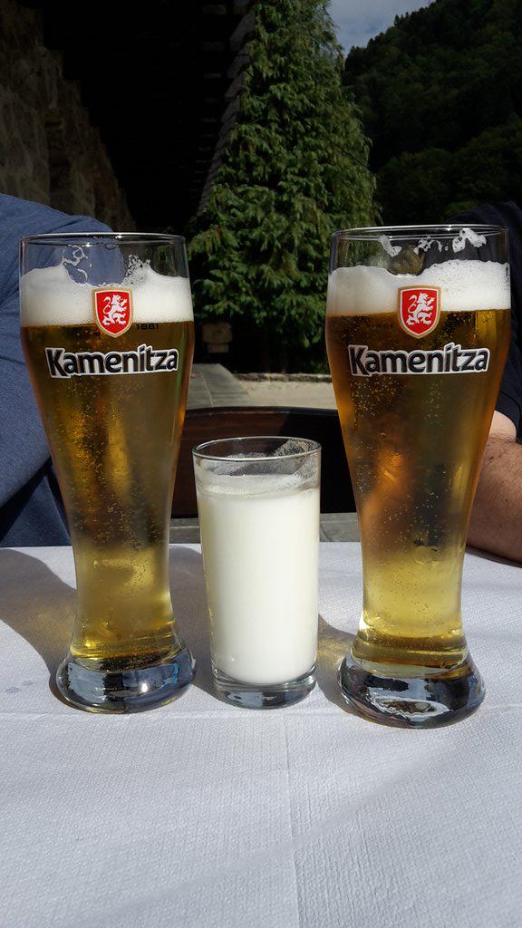 wikimog's tweet photo. @Wiki_Geolina @d_Schwaebin da habt ihr natürlich recht-ich fühle mich auch ganz schlecht. Ein Bier zur Beruhigung! http://t.co/M0mJGZVLfE