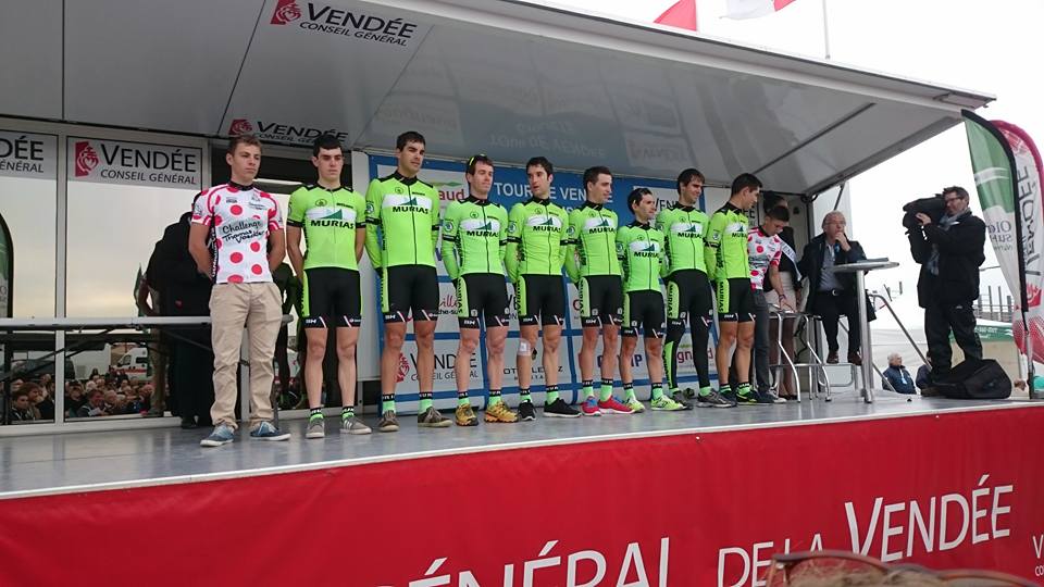 ciclo21's tweet photo. Para seguir @TourdeVendee con @CajaRural_RGA y @MuriasTeam 
http://t.co/jnL2VfaRfX
#TourVendee http://t.co/I7Sl0rgcC1