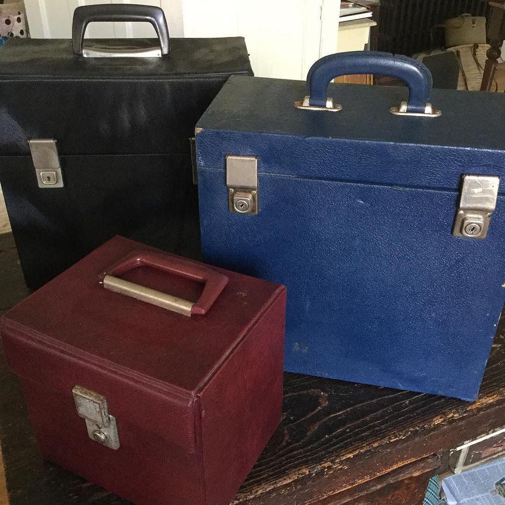 hidden_brighton's tweet image. #records #vynils #recordboxes #original #vintage #1950s #1960s #1970s #asfound #forsale #forrecords #musiclovers #v…