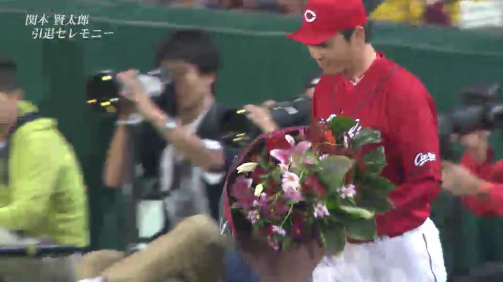 toraho's tweet photo. あらいさんから関本へ。 #hanshin #tigers #阪神タイガース #carp http://t.co/rBzjWuECOP