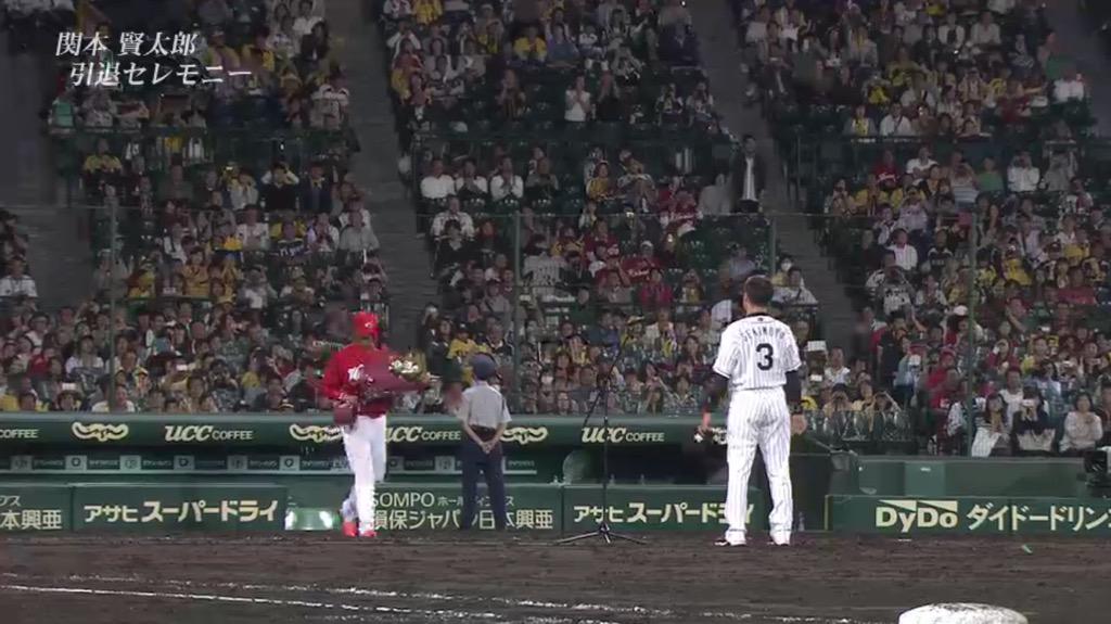toraho's tweet photo. あらいさんから関本へ。 #hanshin #tigers #阪神タイガース #carp http://t.co/rBzjWuECOP