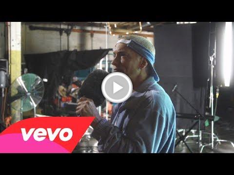 stagedmarketing's tweet photo. Eminem - The Monster Explained (Behind The Scenes) ft. Rihanna http://t.co/sCLG0I79Sn #Onlinemarketing #marketing http://t.co/O8Qug8w6qX