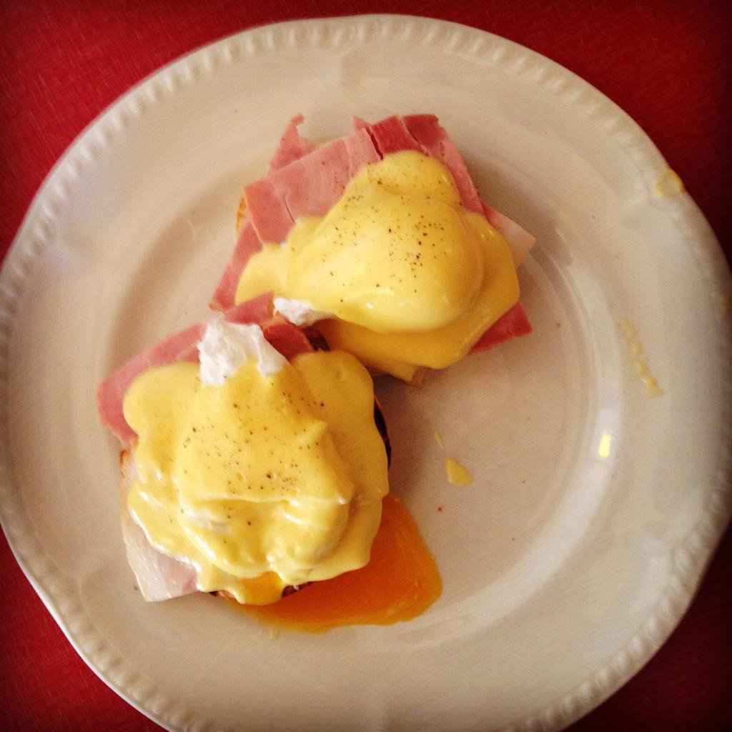 knead_bakes's tweet photo. Proud of the part our English muffins play in this delicious Eggs Benedict @marketcafeLDN @Broadway_Mkt http://t.co/3BGbVtyZ3A