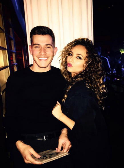 LMFrenchArmy's tweet photo. #Photos Perrie et Jade avec des amis, hier soir http://t.co/U2JKJwpofk