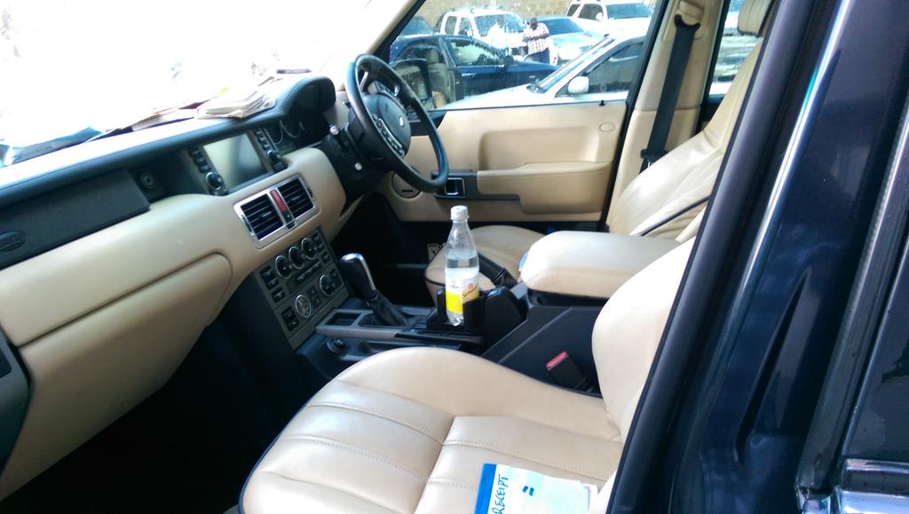 jonizwheelz1's tweet photo. Range rover vogue
Asking 2.65M negotiable
Contact: 0715359989
Trade in ok. Petrol, 4000cc, Yom 2005. http://t.co/pzBnpiykyQ