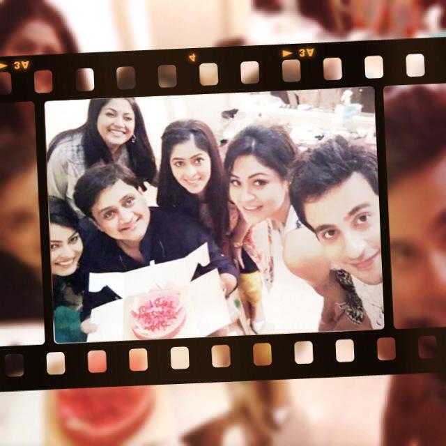nishwalji's tweet photo. Bdaycelebration on set @BarveSunil @LubnaSalim @SanyuktaTimsina @OfficialGarimaJ @akhlaquekhan @ActorUrmilaT @JAagey http://t.co/gNgi1CfyvI