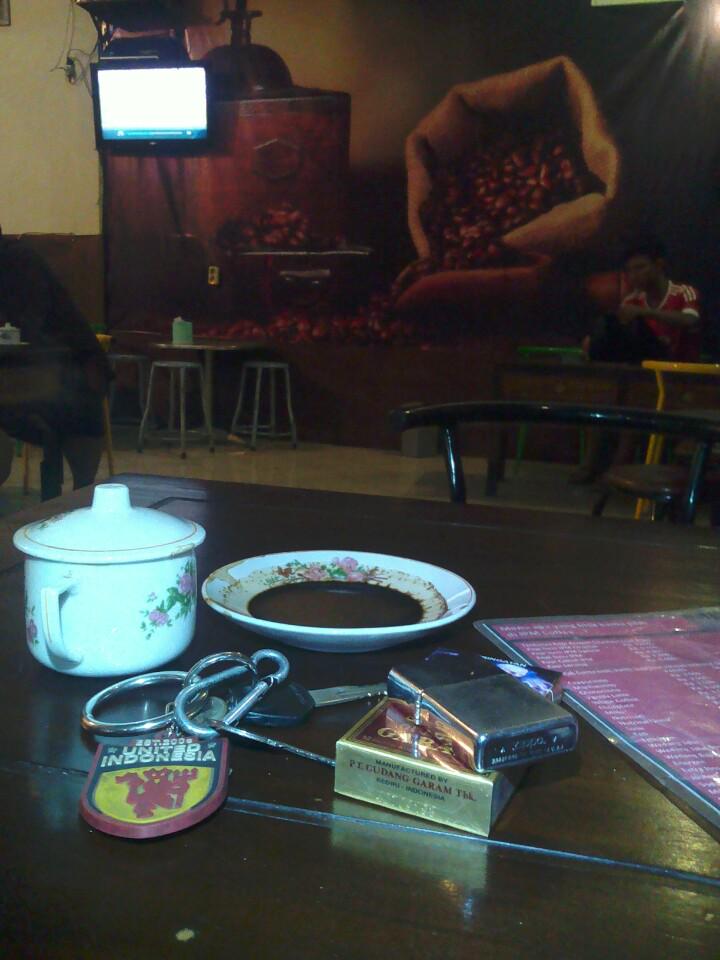 "Nongkrong enak gak harus mahalll....istimewa n recomend..." Foursquare Tip @ IPM Coffee Shop 4sq.com/1j7PLrz