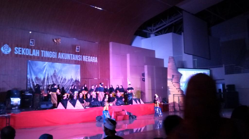 AccFest2015's tweet photo. Penampilan Voca Wardhana, Sabdanusa, Wayang
#MAJW2015
#AksiKaryaNyata http://t.co/FlRqJRdXMc