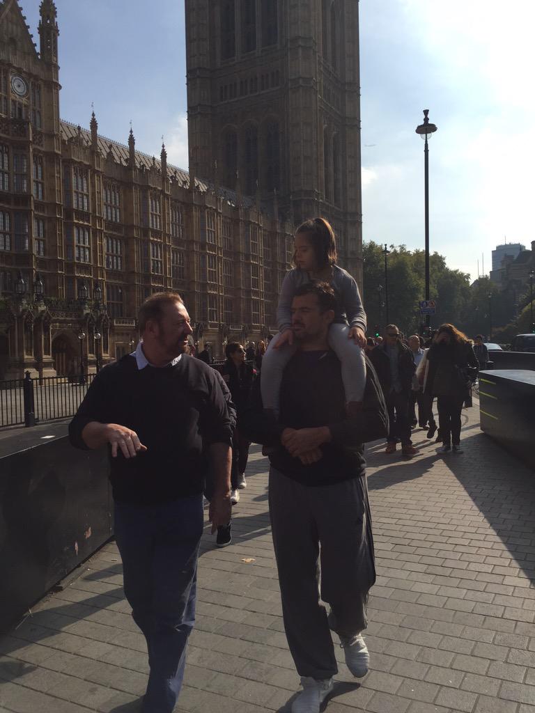 IkkaidoBritOpen's tweet photo. The Embankment and Houses of Parliament done. Next Downing St http://t.co/tbsv1zDEGo