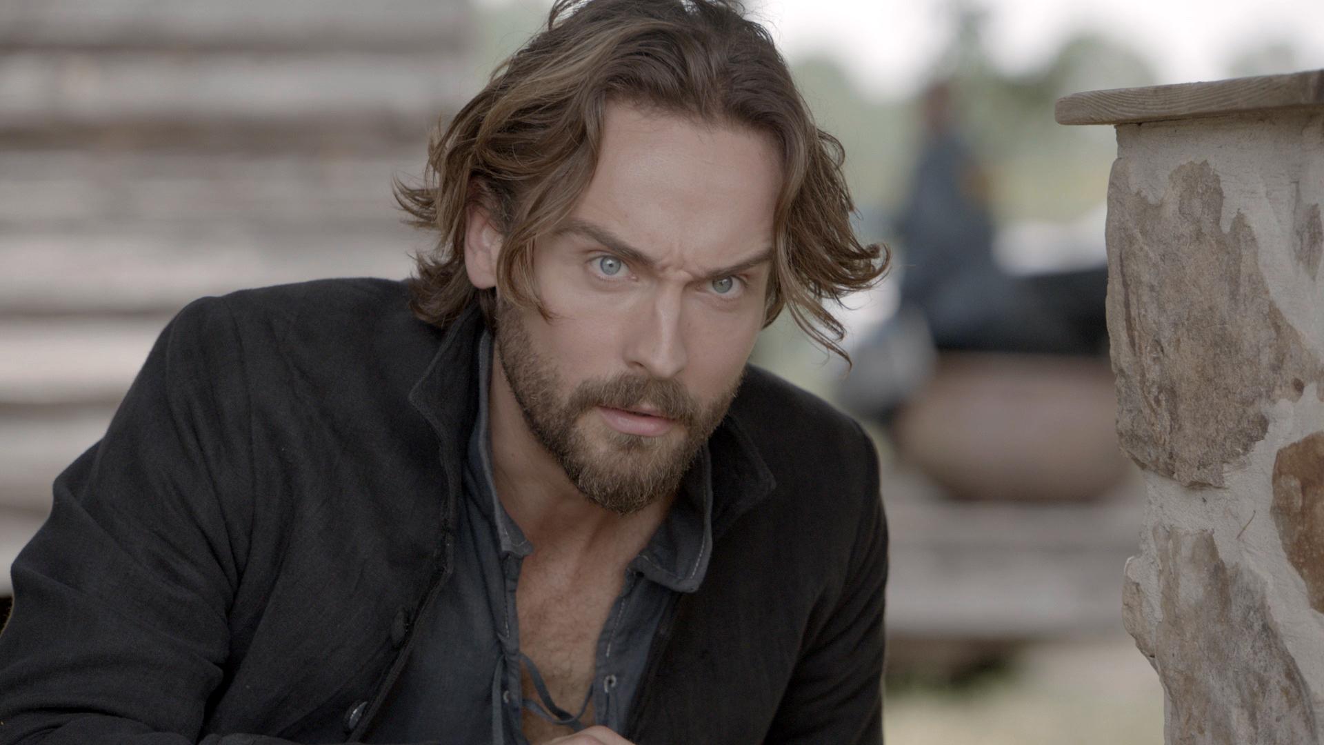 Sleepy Hollow on Twitter: "Is it hot in here or is it just Crane? 🔥 #