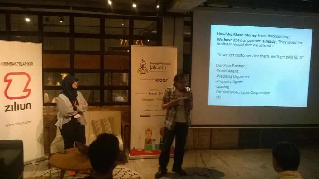 Peserta ke sembilan final pitching adalah hackounting #swjkt2015 #swjakarta