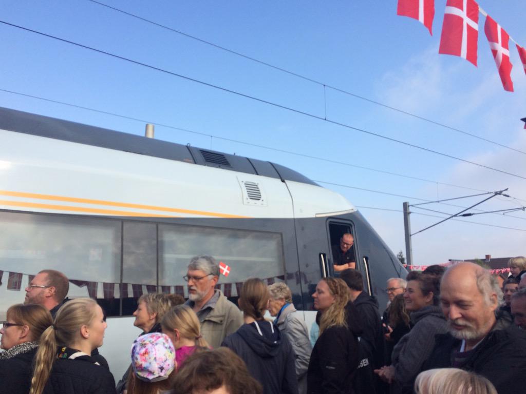 VisitKerteminde's tweet photo. Ny station åbnet #Langeskov #StorSucces @omDSB @banedanmark #KomHurtigtTil #Aarhus #odense #København #havenvedhavet http://t.co/5Bi75ZCUHz