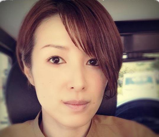 スキマ 公式ツイッター على تويتر 吉瀬美智子の髪型 オトナ女子 の 耳かけショートボブ 後ろが綺麗に丸くなるオーダーとセットのコツ Http T Co Hhy8f0n4bv Http T Co Qtl0xg1u2d