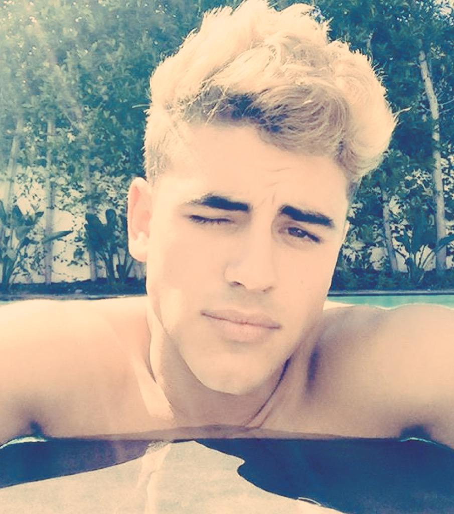 dxddyaf's tweet photo. Help me! Fav if I should stay as Jack, and retweet if I should go Chris. Thanks!😴😘 http://t.co/1IbY95vCCP