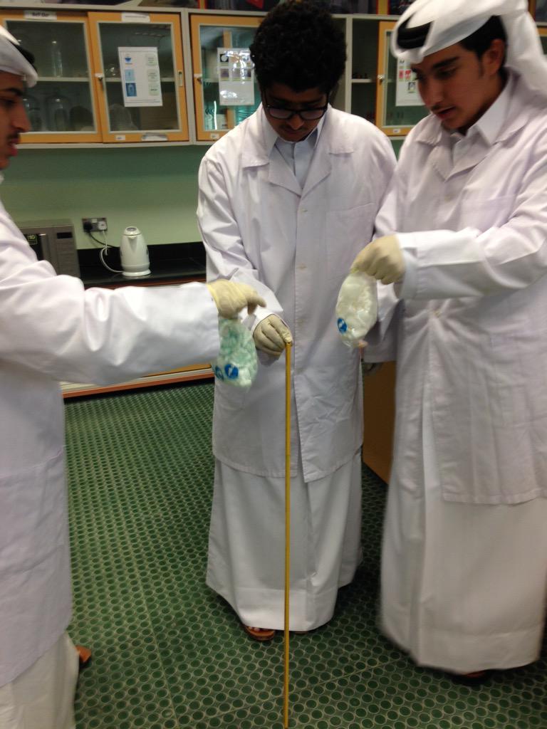 QUYScenter's tweet photo. Comparing the protective properties of starch and polystyrene foam #AlbairaqResearch #10thCycle @ABJschool http://t.co/noEe7jg42W