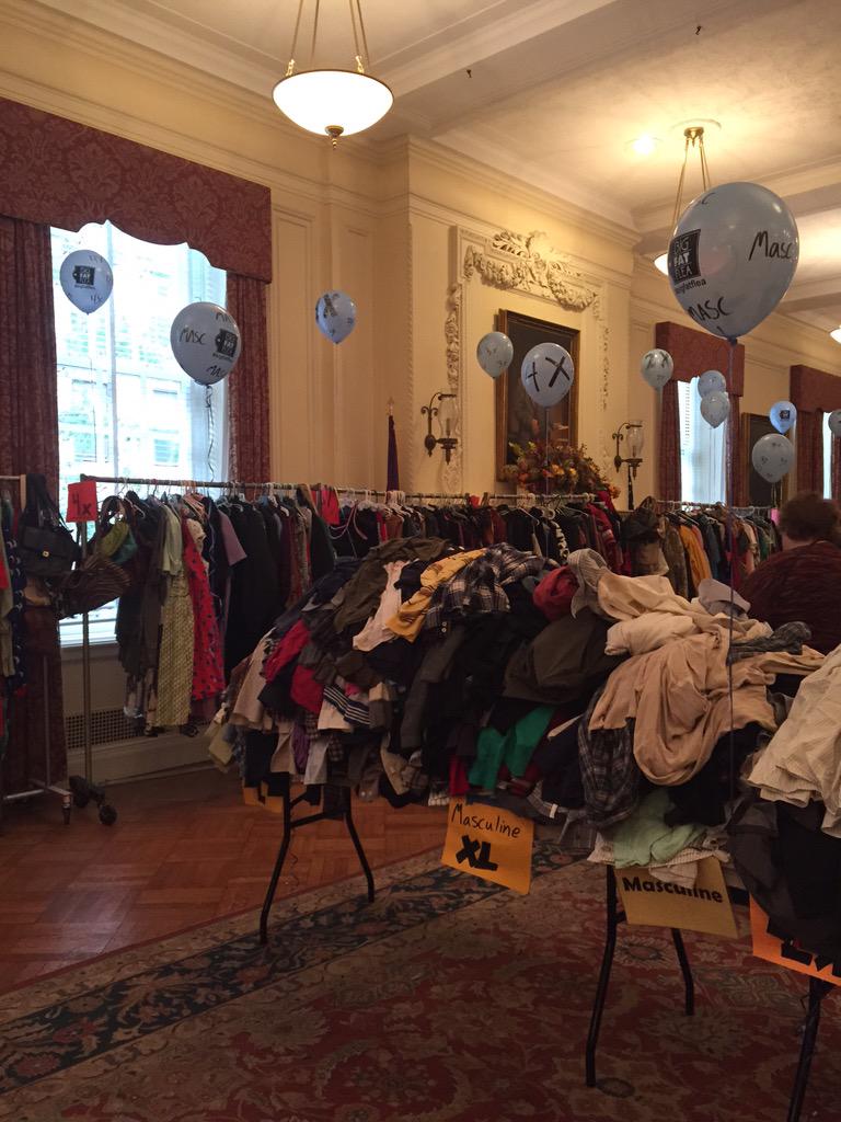 bigFATflea's tweet photo. Today's the day! Can't wait to see you all there. Happy #bigfatflea! Look at those balloons!! http://t.co/GCdDn3HNEH