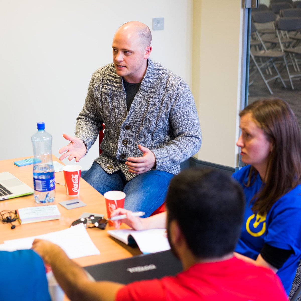 IdeaStarterHQ's tweet photo. @NickyHynes from @GymrApp was having a meeting with our group #TEStrinity #FinTechIdeas http://t.co/sylYKGgAmJ