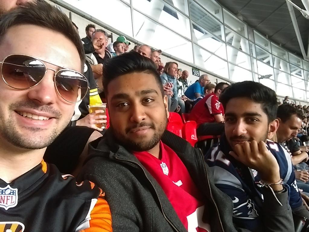 LeGarconSommet's tweet photo. @NFL @nfl_uk #Wembley #nfluk #godolphins http://t.co/46R0sdqafz
