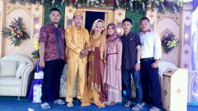 dee_NR's tweet photo. With orang.orang besar (*badannya) hahaaaha http://t.co/jXcephTzjU