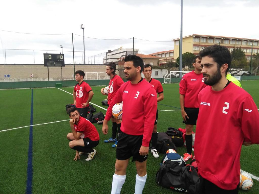 supporters_abbi's tweet photo. El @AB_bike esperando a que de comienzo el encuentro http://t.co/fa2WKcNV3j