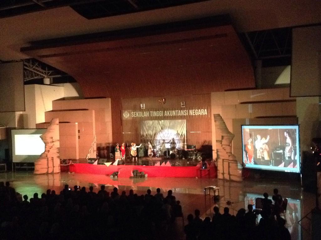 AccFest2015's tweet photo. Sumpah Raja Hayam Wuruk yang akan menyatukan Nusantara mengakhiri kisah "Jaya Wilwatikta" 
#MAJW2015 #AksiKaryaNyata http://t.co/rWvWto6bsA