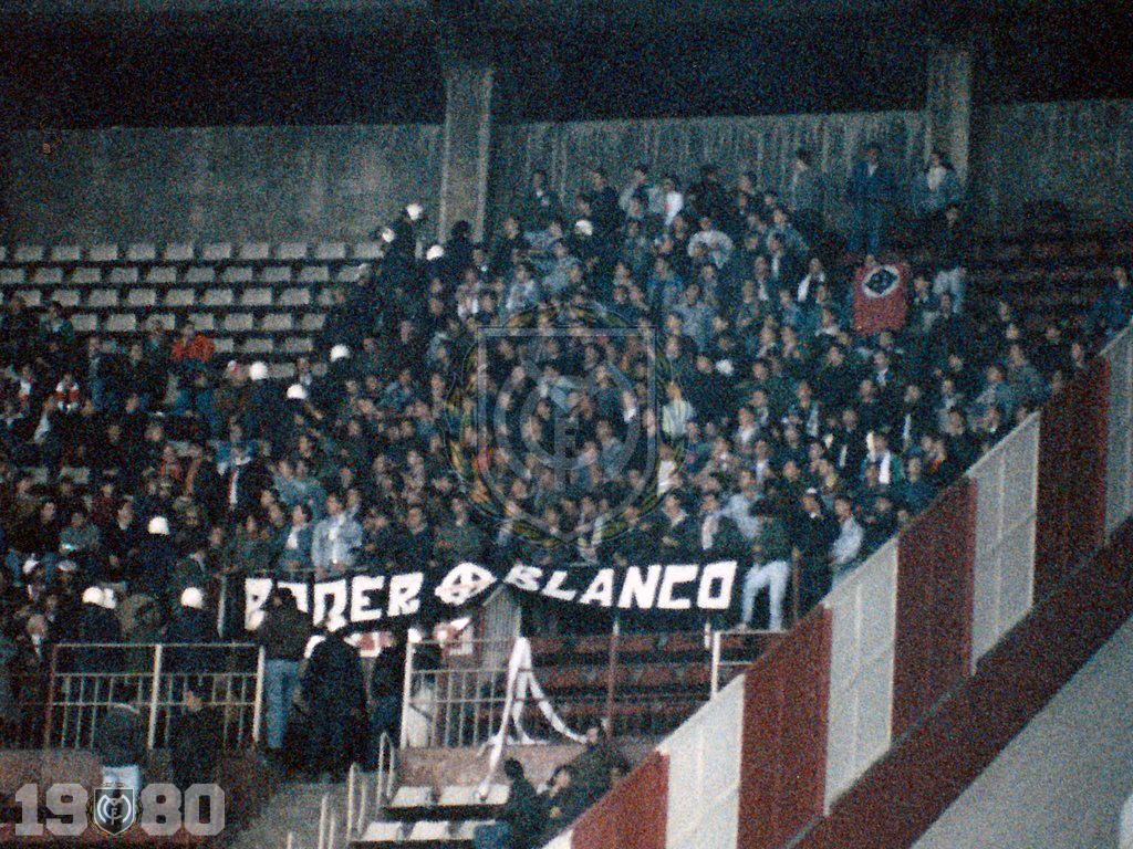 FondoSur_1980's tweet photo. Desde siempre, la capital es blanca. Derby copero 90/91 http://t.co/lOAgPAxgzw