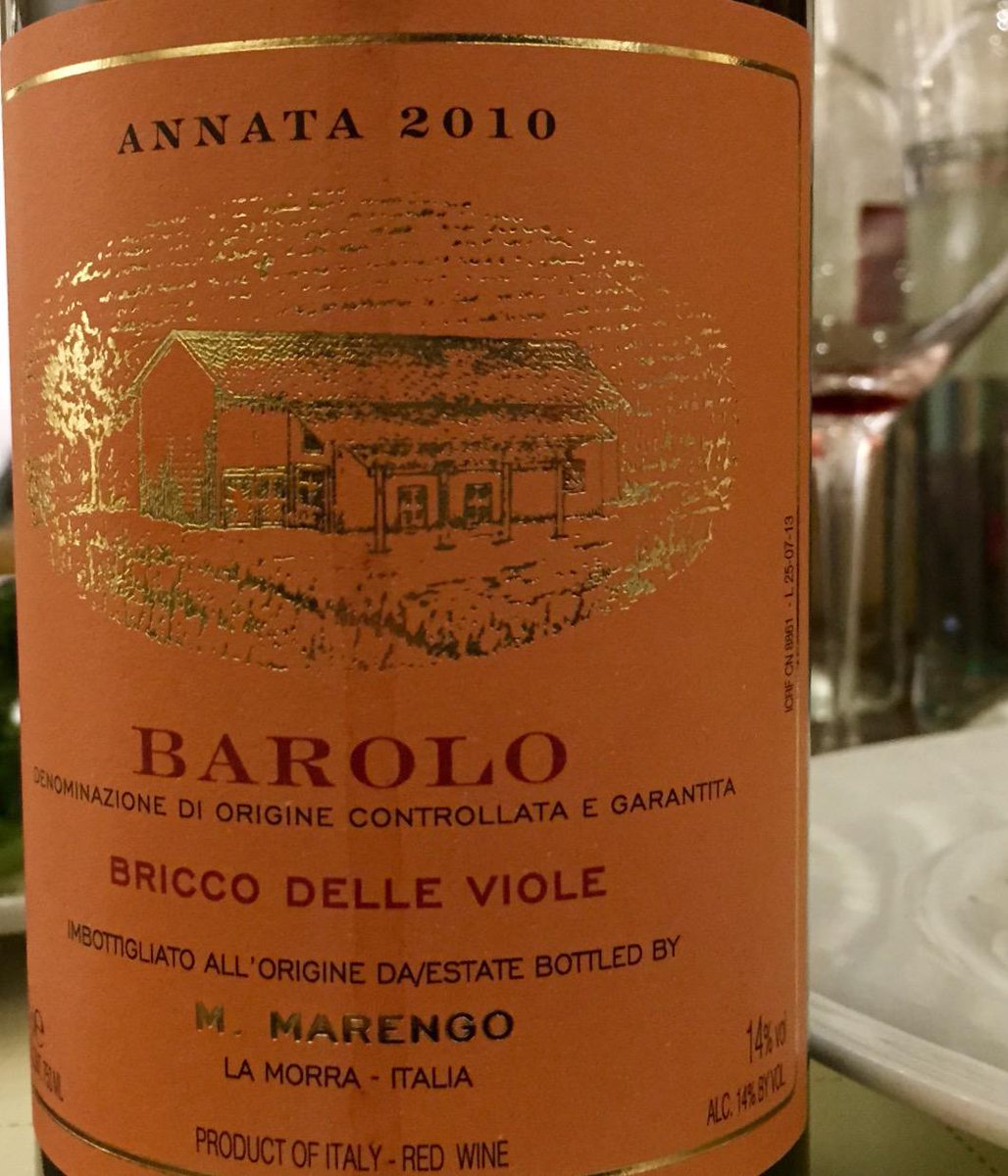 WineNewsIt's tweet photo. Complesso eppure così immediato #Barolo @ConsorzioBarolo #cru #BriccodelleViole 2010 di #Marengo per #cena speciale http://t.co/wkk1P9498u