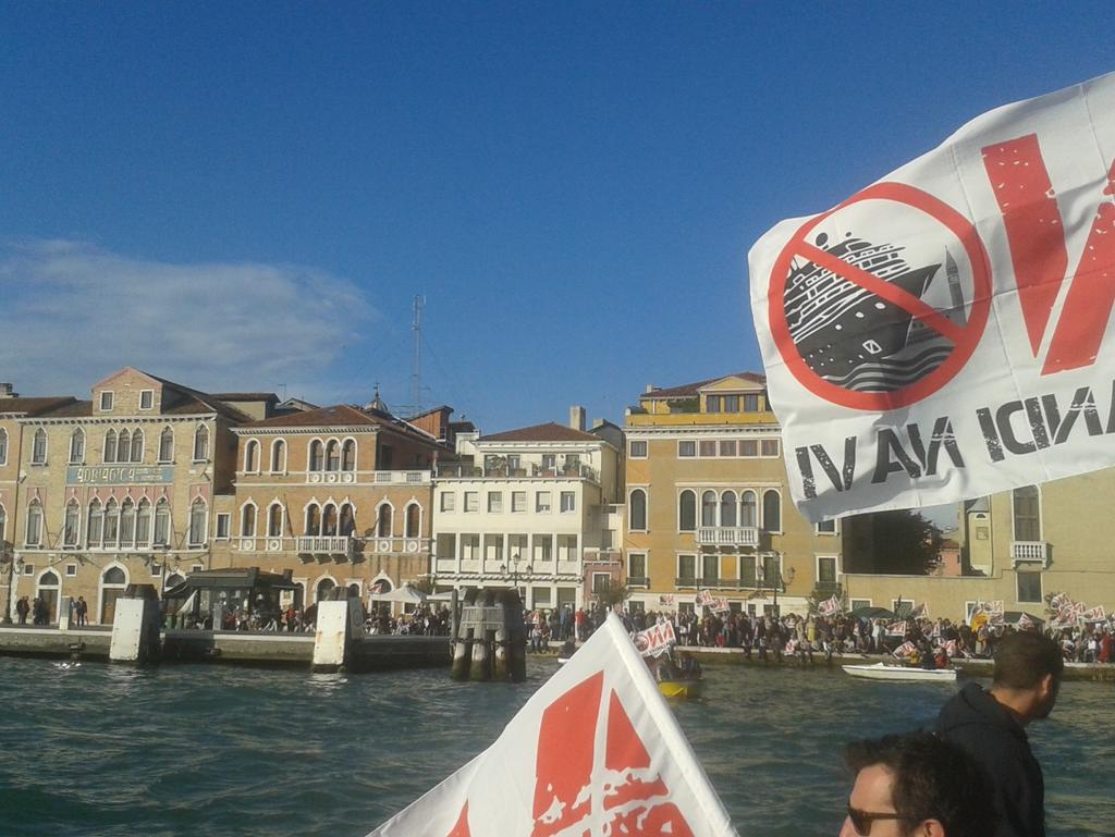 jacopobernaus's tweet photo. Un saluto dal comitato #nograndinavi a @LuigiBrugnaro di spinea! #noscavi in laguna! http://t.co/YYGY5ZdGHR