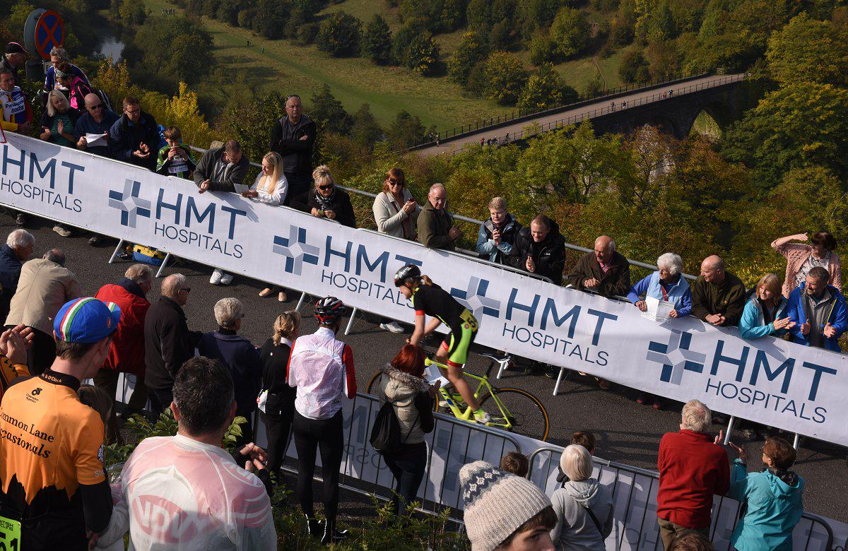 VeloUK's tweet image. inner of the @monsalhillclimb Women's event was Lou Bates racing up the steep slopes with a stunning backdrop