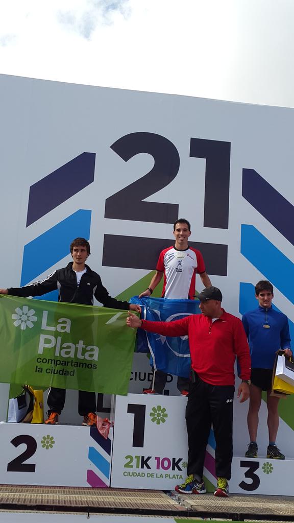 DeportesMLP's tweet photo. El representante de la direc. de deportes Germán Cuello se alzó en el 2 puesto de los 21k lp   @calilazzarini http://t.co/OFZ3QVdn5m