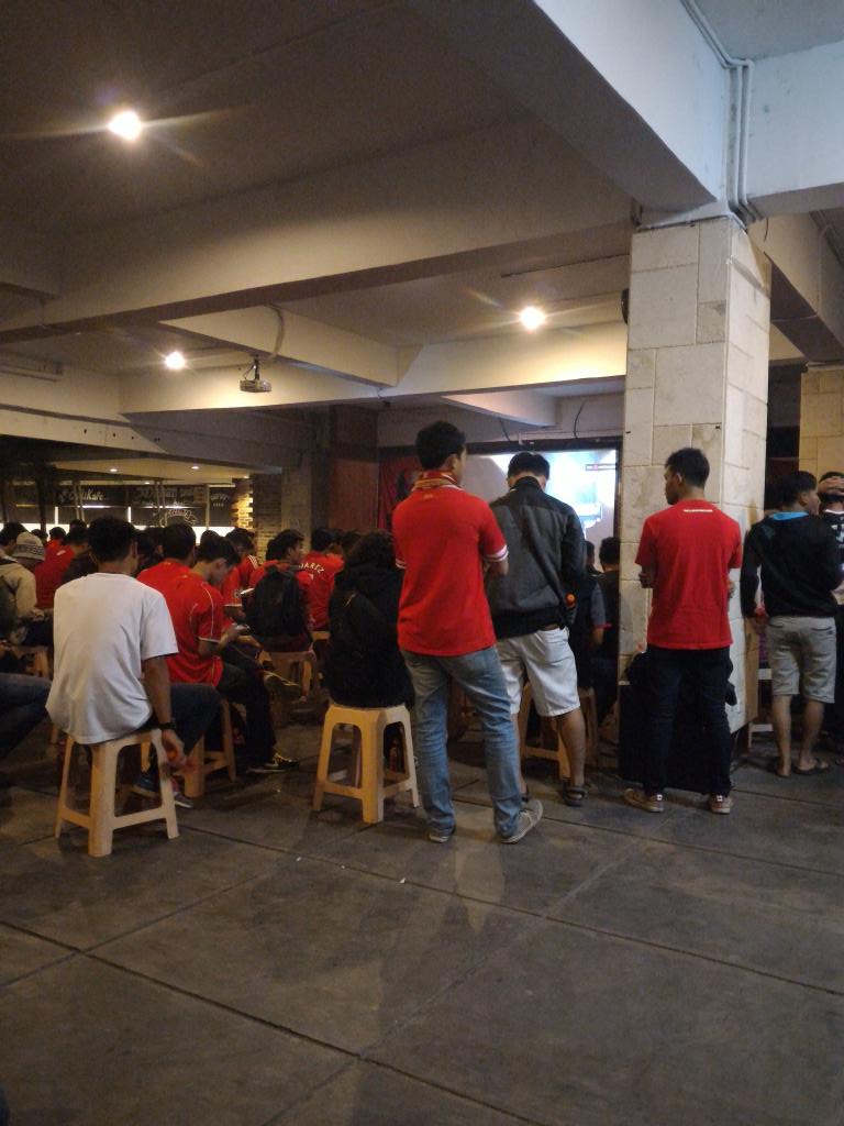 suasana nobar bareng <a href="/BIGREDS_Bandung/">BIGREDS BANDUNG</a> <a href="/BIGREDS_IOLSC/">BIGREDS IOLSC</a>