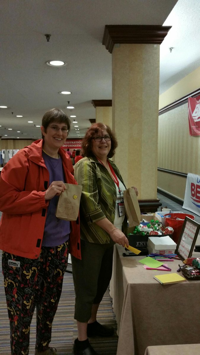 StPaulLSRC's tweet image. Nurses at the MNA Convention assembling healthy snack packs for Family Partnerships!