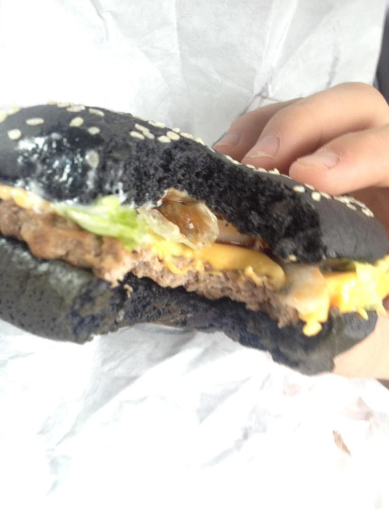 _eggmaster's tweet image. tried the Halloween whopper, #spoopy