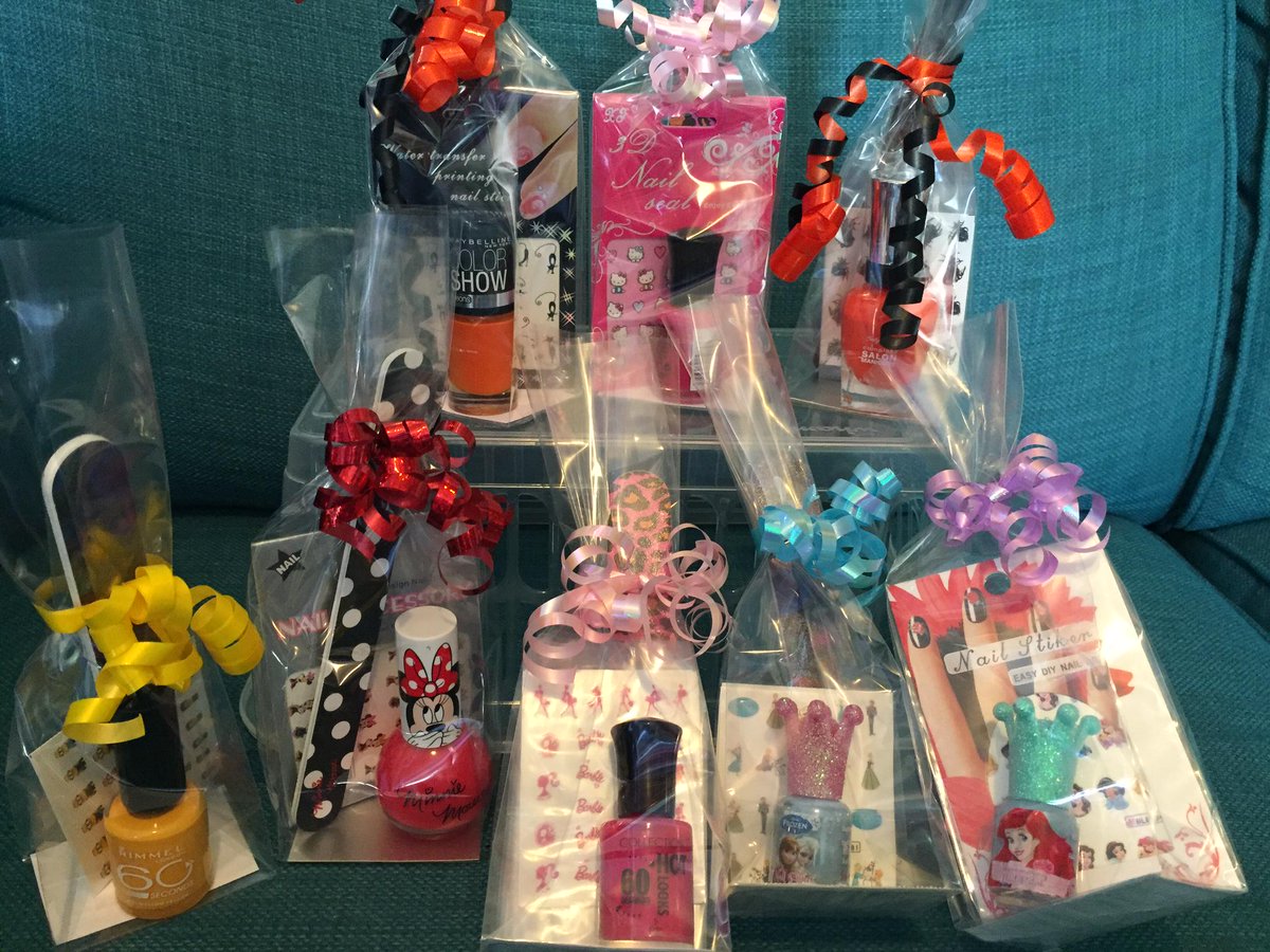 LanaJ321's tweet image. Grab a Halloween or Chrimbo bargain at totallypolishedsy16.co.uk #nailart #nails #bargain #winternails #santa