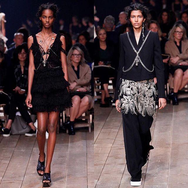 mrfashionqueen's tweet photo. The Magnificent @WorldMcQueen #SS16 Show Featuring Veteran Models @poozzaaa #TamiWilliams #PFW #AlexanderMcQueen http://t.co/YZ2CIXPXg0
