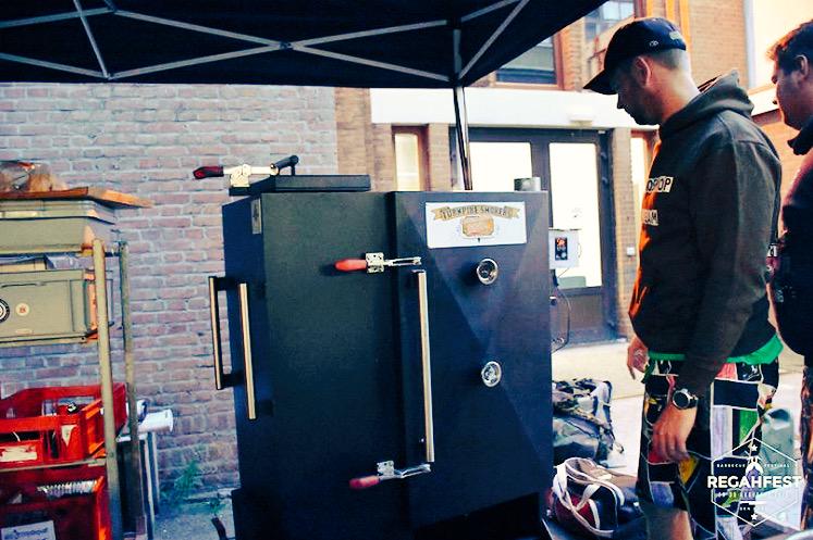 Uiteraard gaat onze Turnpike gravity vault smoker weer mee naar de <a href="/BBQsocietyCO/">BBQ Society Cook-Off</a> #bbqnl