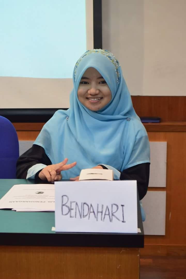 PermasaUM's tweet photo. Barisan pimpinan PERMASA UM yang baru bagi sesi 2015/2016. #PermasaUM http://t.co/WEZC2puGzg