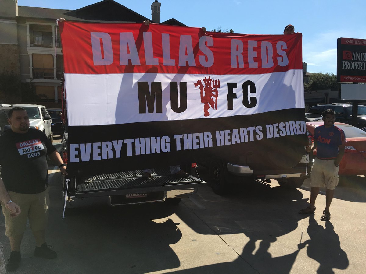 DallasReds's tweet photo. The new Dallas Reds flag unveiled @vickeryparkbar #BPLonNBC #mufc #mufcfanpics #BestPLBarContest http://t.co/76kSL3sOVx
