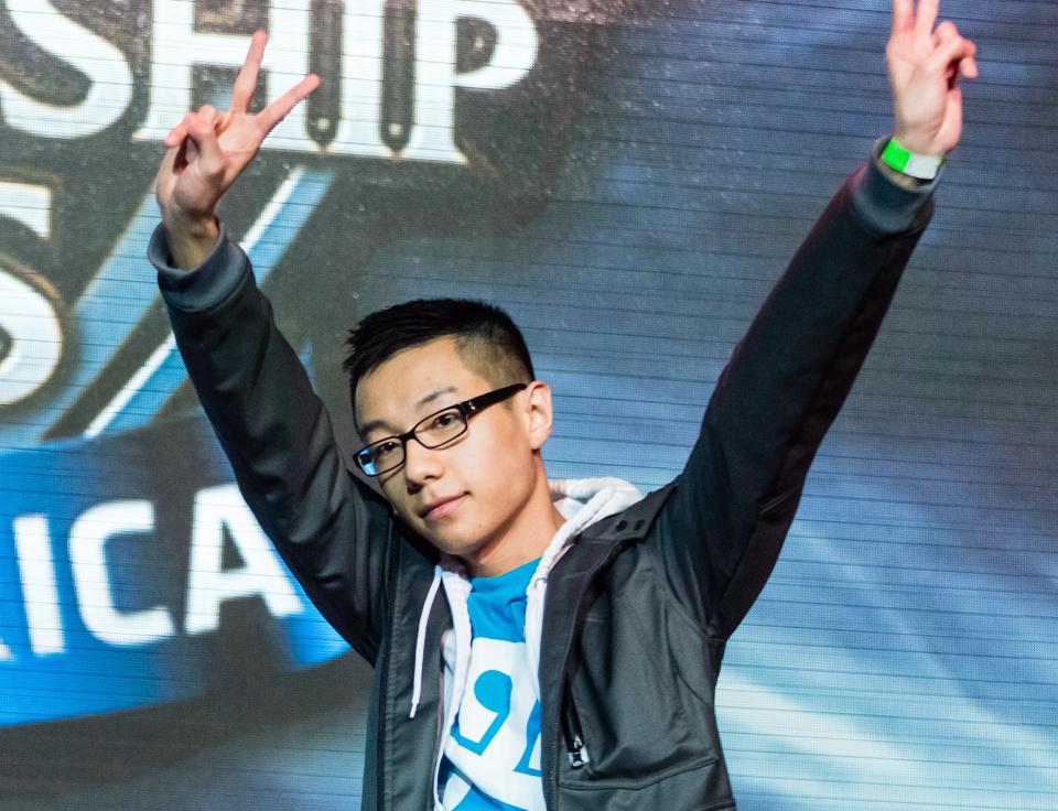 LoLUKN's tweet photo. Cloud 9 fast push starter pack #Worlds http://t.co/ppeb4d1ppu