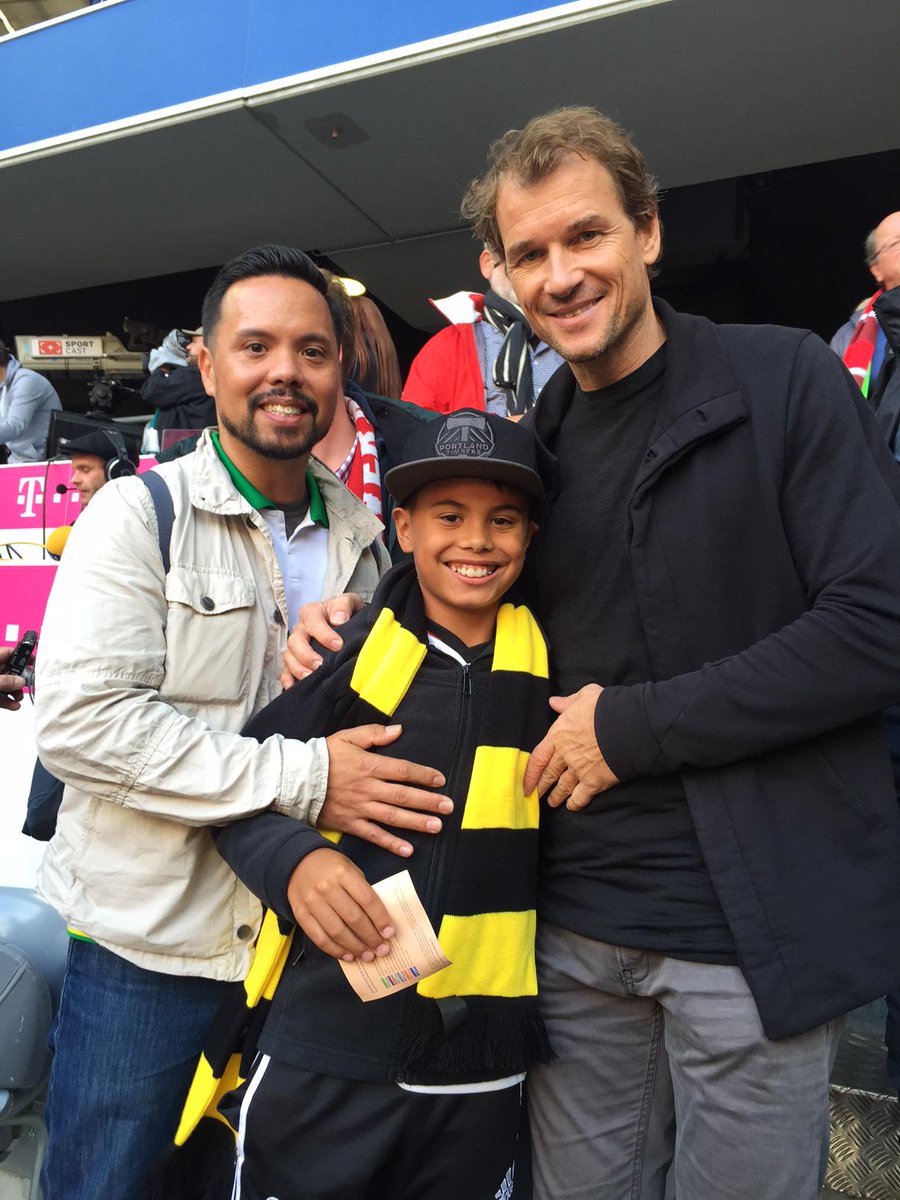 Bundesliga_EN's tweet photo. #FCBBVB

Take a look at our #mostexcitingexport winner at #DerKlassiker http://t.co/v2LcVeJogc