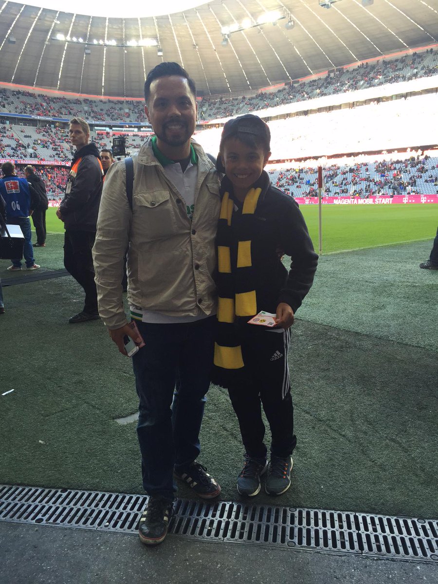 Bundesliga_EN's tweet photo. #FCBBVB

Take a look at our #mostexcitingexport winner at #DerKlassiker http://t.co/v2LcVeJogc