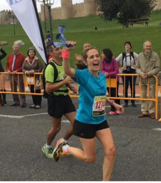 Fsapadel's tweet photo. semis de @Mabless23 en el Master y carrerón de @bebezetas  en la Media abulense. Gran jornada de mis chicas..!! http://t.co/OGA3KP85Gz