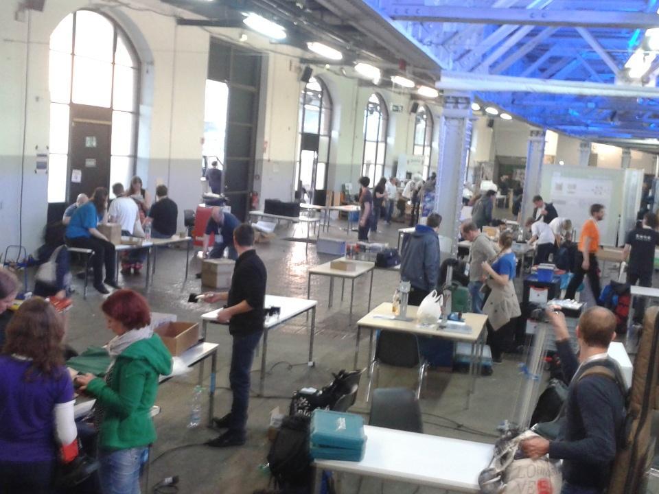 rabid_inventor's tweet photo. Thats is folks all clearing down and going home @MakerFaireBER #HackAroundBerlin http://t.co/Q3tG0AEYvS
