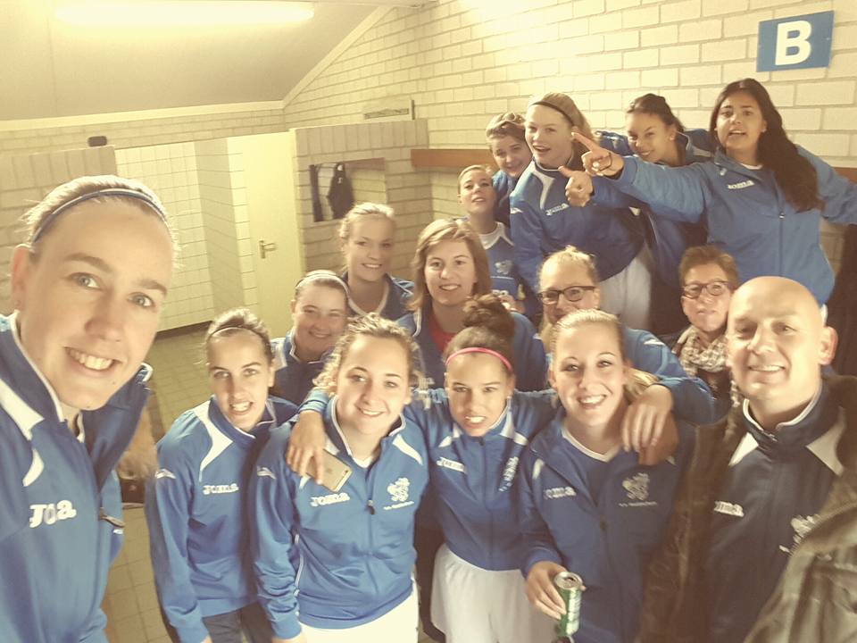 De vrouwen hebben vandaag helaas hun eerste wedstrijd in de vierde klasse verloren. Het werd 4-7 tegen HC'03 VR1