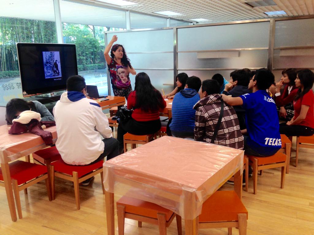 lizetharauz's tweet photo. #TallerFoto #MásAlláDelSelfie en #FILAH27 @INAHmx @museoantropo http://t.co/71EvEMwLfM
