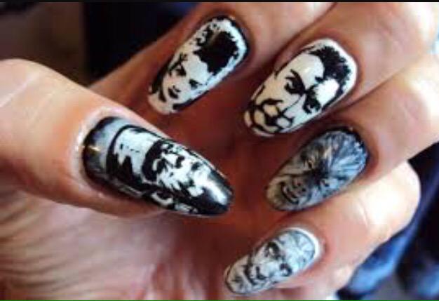 PLANETHORRORHSE's tweet photo. Horror nails http://t.co/H7HA7ErGKB